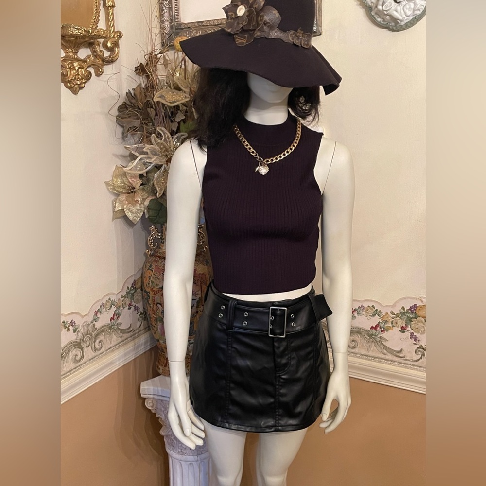 HM Vegan faux leather belted mini skirt in black with belt.